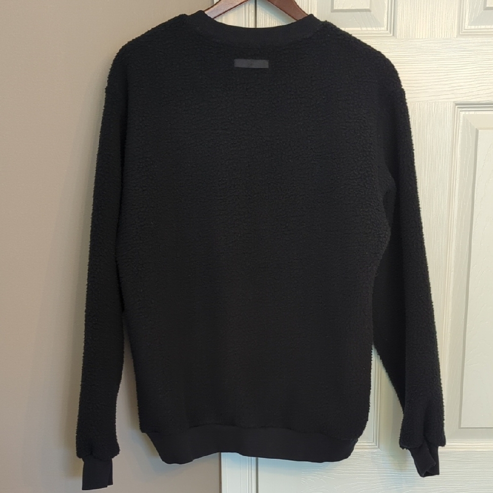 Men's Fabletics Explorer Black Sherpa Crewneck Sweatshirt - Picture 3 of 6